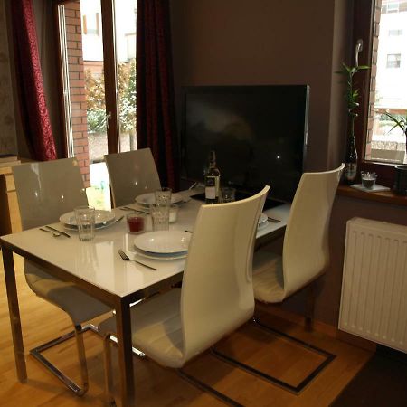 Apartament Przy Parku วรอตซวาฟ ภายนอก รูปภาพ