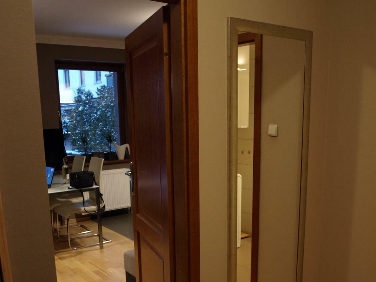 Apartament Przy Parku วรอตซวาฟ ภายนอก รูปภาพ