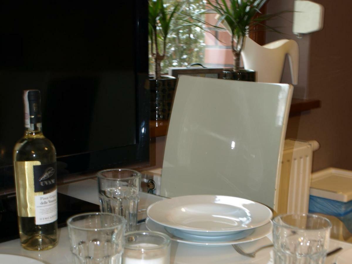 Apartament Przy Parku วรอตซวาฟ ภายนอก รูปภาพ